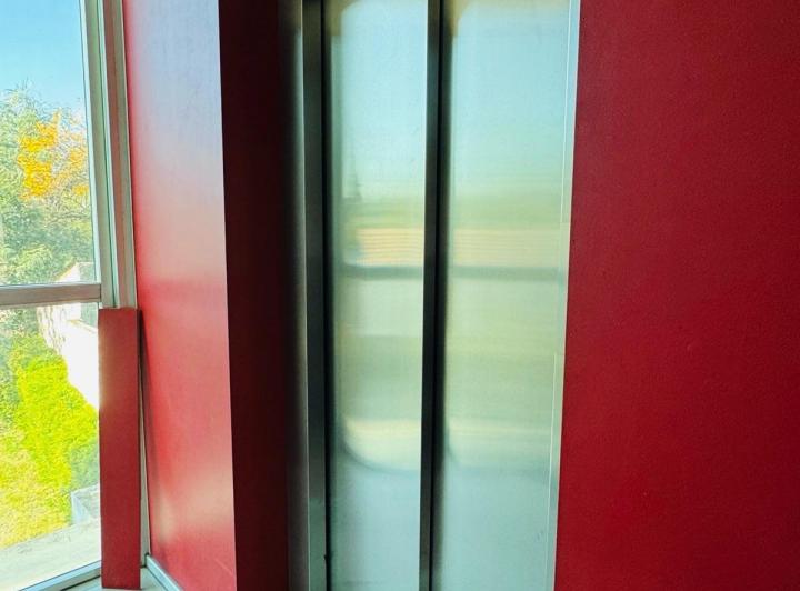 Oficina en Cerro de las Rosas — Venta Oficinas Premiun 74 mt con Estacionamiento / Cerro de las Rosas — Venta, foto 4 de 8