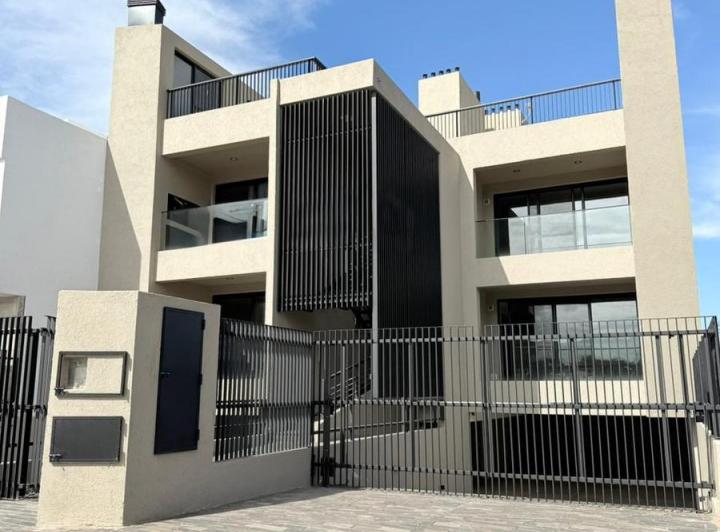 Departamento 3 ambientes en Costas de Manantiales — Venta, foto 1 de 8