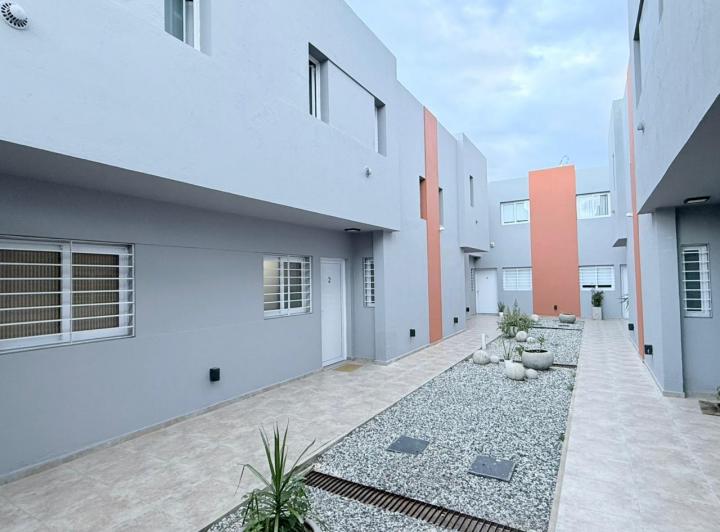Casa 3 ambientes en Lomas del Chateau — Santa Rosa al 6000 — Venta, foto 2 de 8