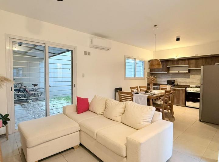 Casa 2 dorm. en Lomas del Chateau — Santa Rosa al 6000 — Venta, foto 1 de 8