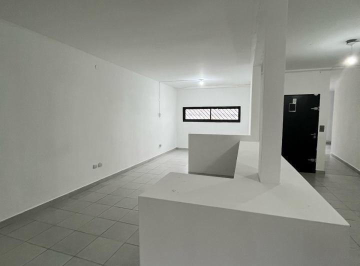 Oficina 4 ambientes en Alquiler en Alberdi — La Rioja al 879 — Alquiler, foto 7 de 8