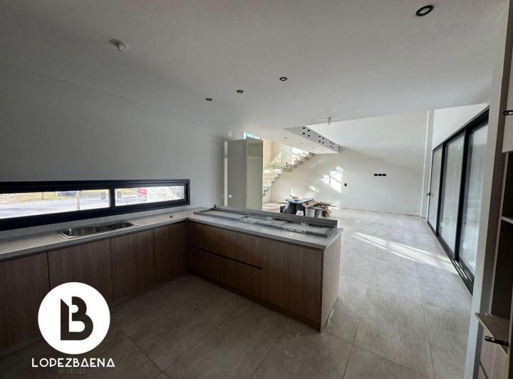 Casa 6 ambientes en La Luisita — Av. Valparaíso al 4900 — Venta, foto 5 de 8