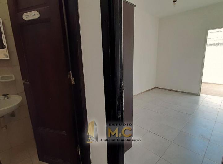 Dpto 1 Dorm en Alberdi — La Rioja 1350 >> Entre el Manuel Belgrano y Av. Santa Fe — Venta, foto 2 de 8