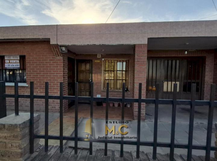 Casa + Dpto en Fragueiro — Mariano Fragueiro 4617 — Venta, foto 1 de 8