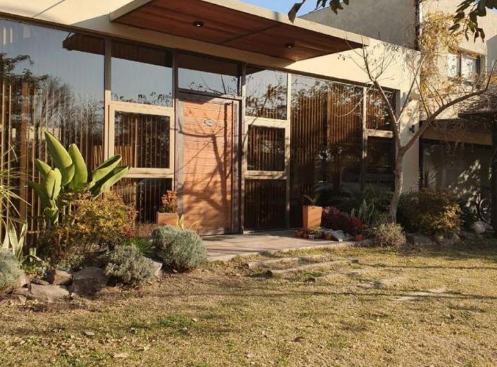 Casa con 360 m² 3 Dorm. en Venta en Jardín Claret — De los Extremeños 4900 — Venta, foto 1 de 8