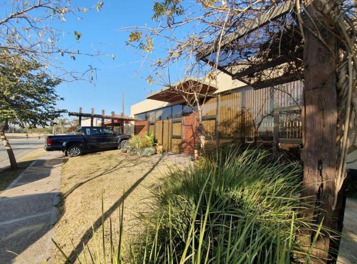 Casa con 360 m² 3 Dorm. en Venta en Jardín Claret — De los Extremeños 4900 — Venta, foto 2 de 8
