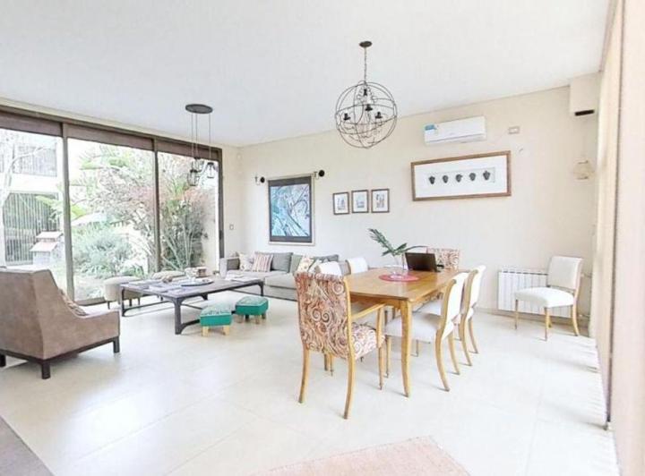 Casa con 360 m² 3 Dorm. en Venta en Jardín Claret — De los Extremeños 4900 — Venta, foto 3 de 8