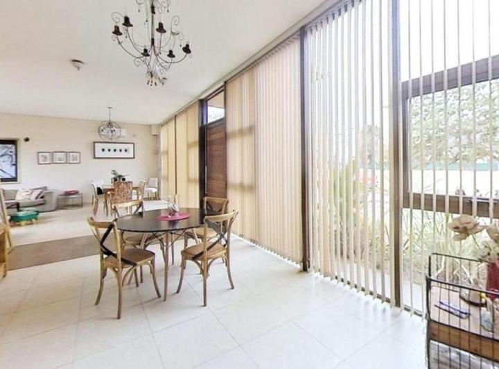 Casa con 360 m² 3 Dorm. en Venta en Jardín Claret — De los Extremeños 4900 — Venta, foto 7 de 8