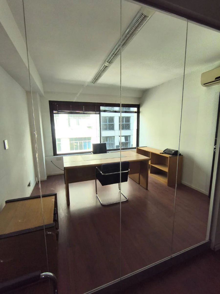 Oficina con Despachos Vidriados, Luz Natural y Cochera Fija — Paraná 774, San Nicolás, Capital Federal — Venta, foto 1 de 8