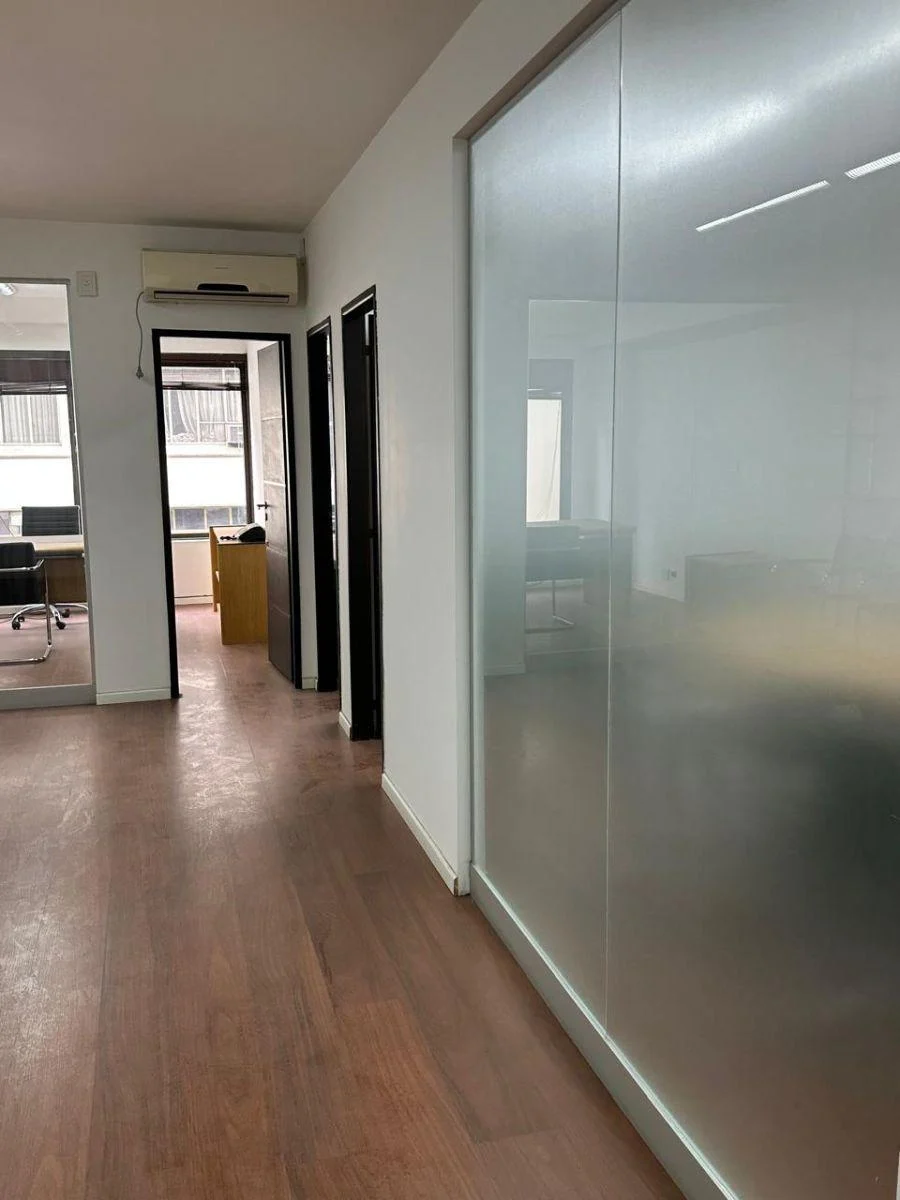 Oficina con Despachos Vidriados, Luz Natural y Cochera Fija — Paraná 774, San Nicolás, Capital Federal — Venta, foto 6 de 8