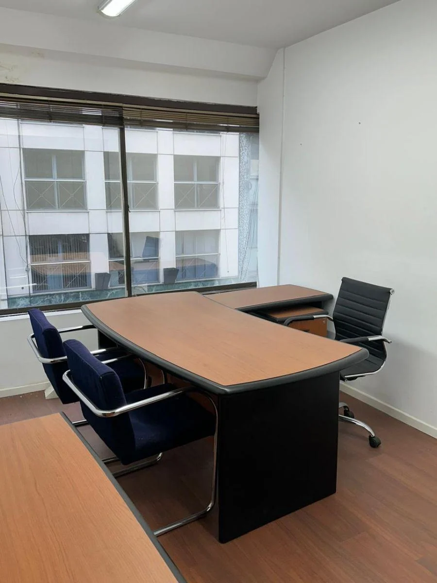 Oficina con Despachos Vidriados, Luz Natural y Cochera Fija — Paraná 774, San Nicolás, Capital Federal — Venta, foto 7 de 8
