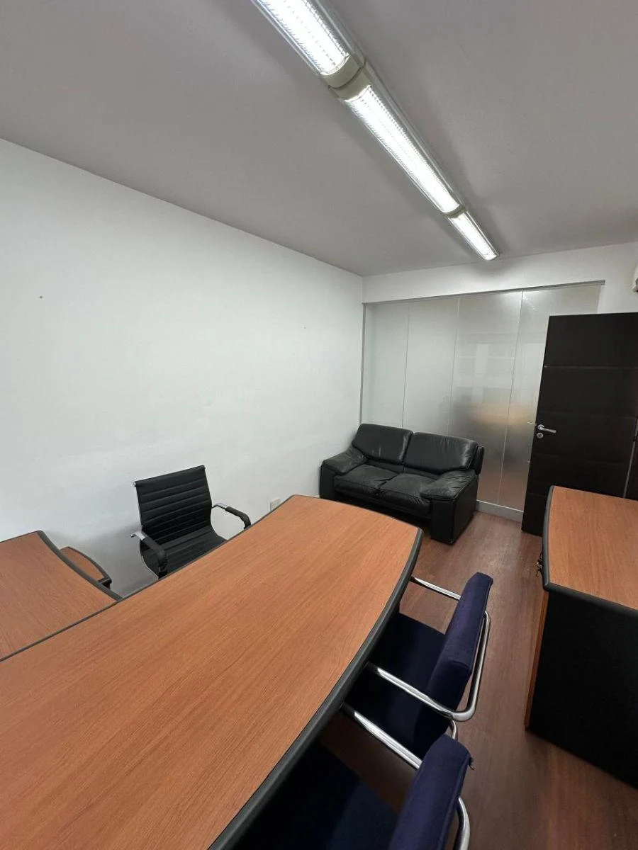 Oficina con Despachos Vidriados, Luz Natural y Cochera Fija — Paraná 774, San Nicolás, Capital Federal — Venta, foto 8 de 8